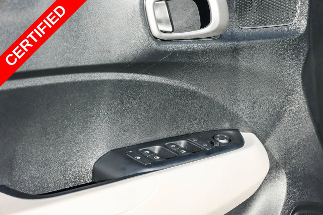 Certified 2025 Hyundai Venue SEL FWD image 22