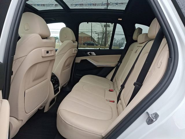 Used 2021 BMW X5 xDrive40i AWD/4WD image 10