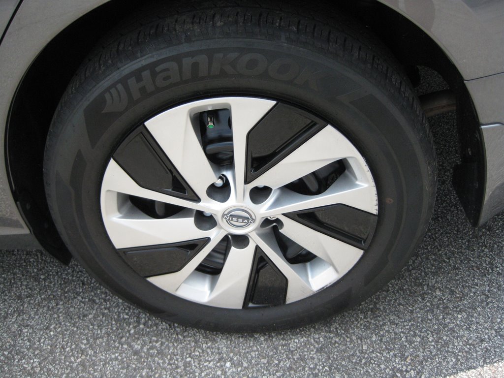 Used 2025 Nissan Altima 2.5 S FWD image 9