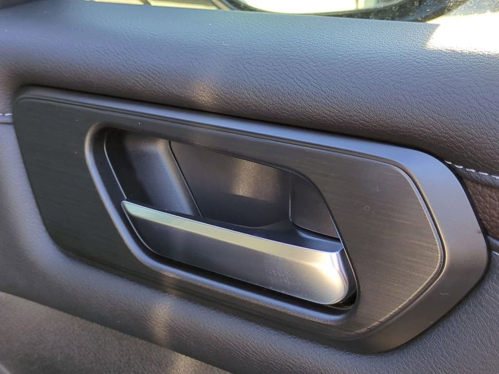 New 2026 Nissan Armada SL w/ Captain's Chari Seat Package image 37