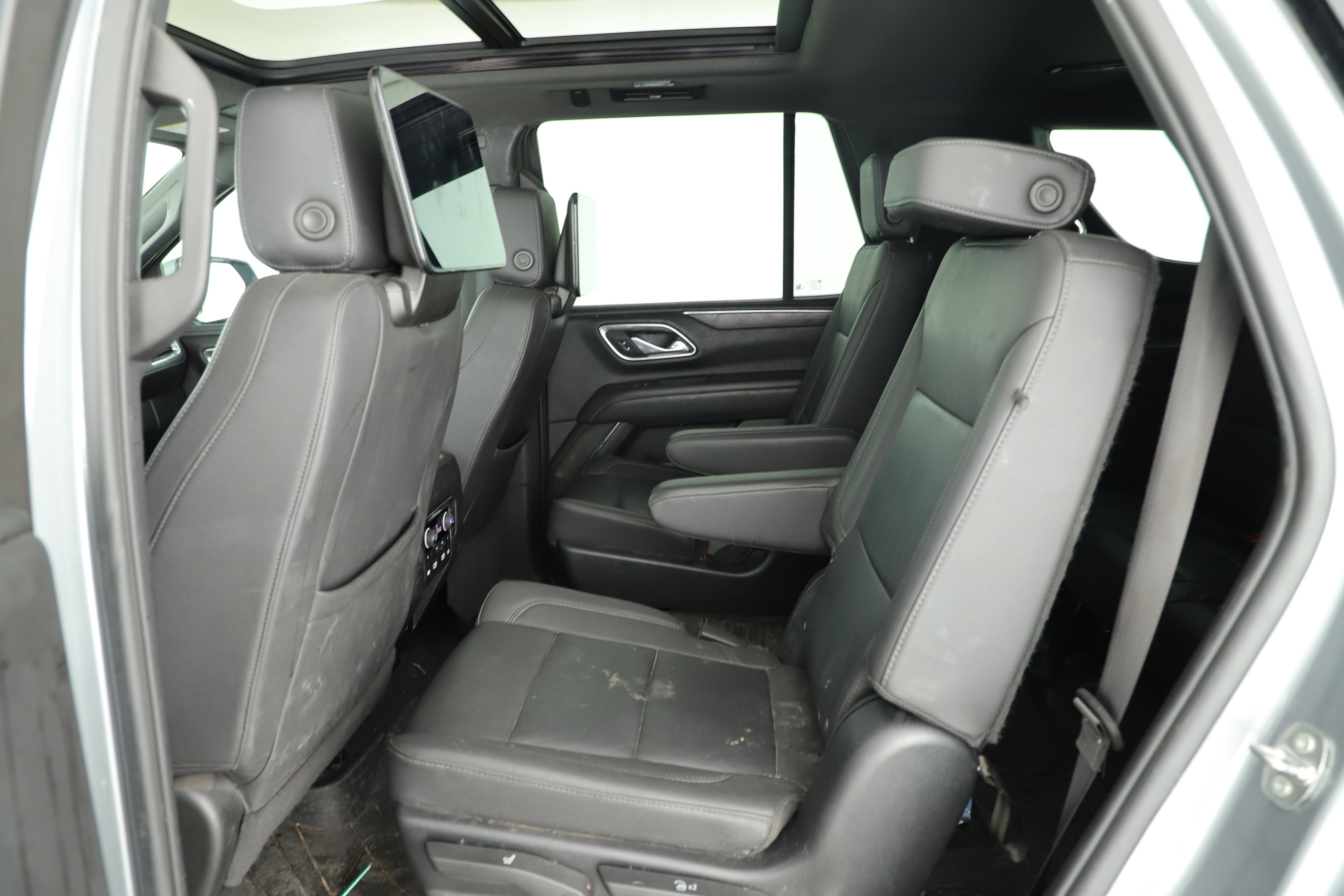 Used 2022 Chevrolet Tahoe Z71 w/ Max Trailering Package AWD/4WD image 16