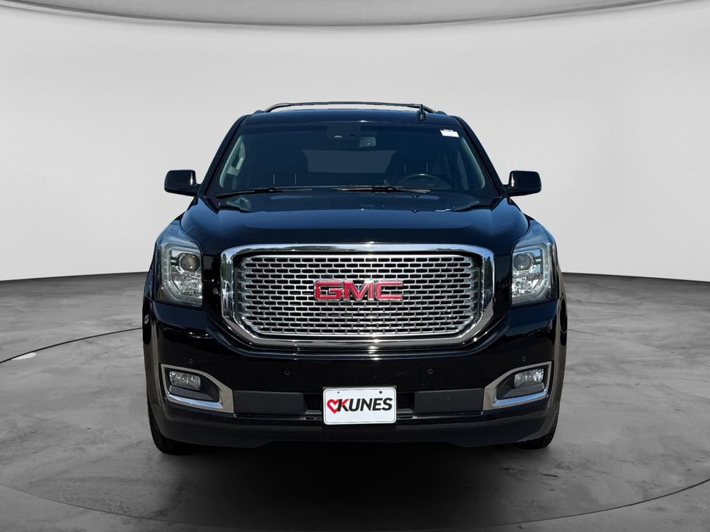 Used 2017 GMC Yukon SLT AWD/4WD image 2