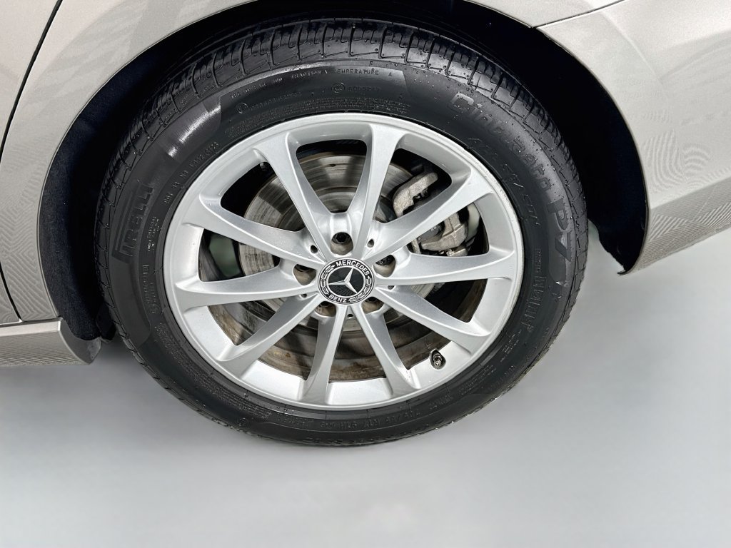 Used 2019 Mercedes-Benz A 220 4MATIC image 32