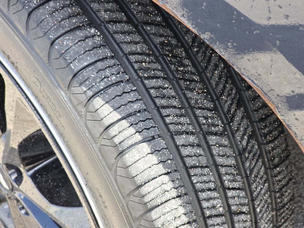 Used 2016 Chevrolet Malibu LT w/ Leather Package FWD image 4