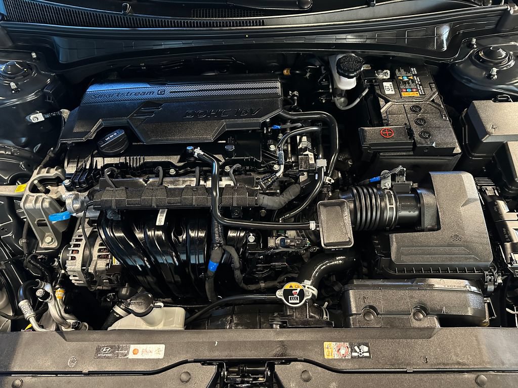 Used 2025 Hyundai Elantra SE FWD image 23
