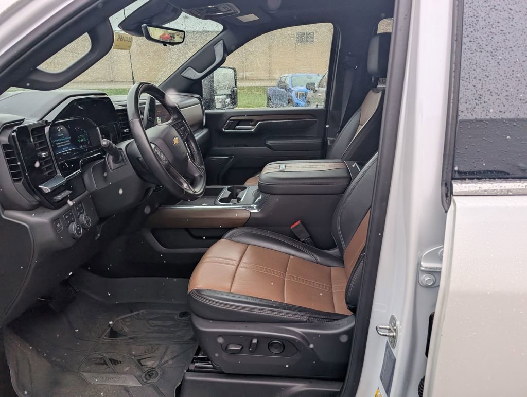 Used 2024 Chevrolet Silverado 3500 High Country w/ High Country Premium Package image 13
