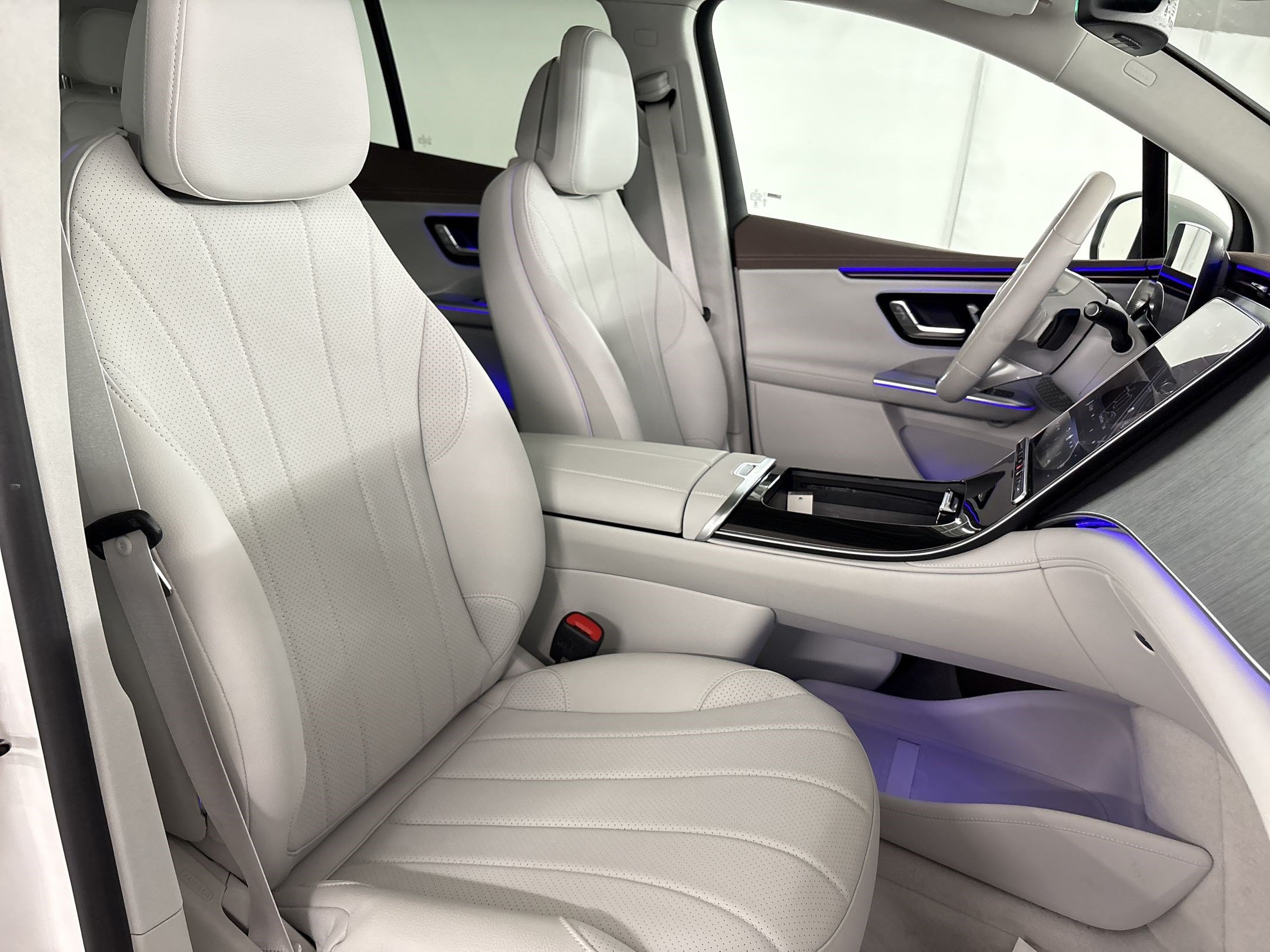 New 2026 Mercedes-Benz EQE 320 4MATIC SUV image 31