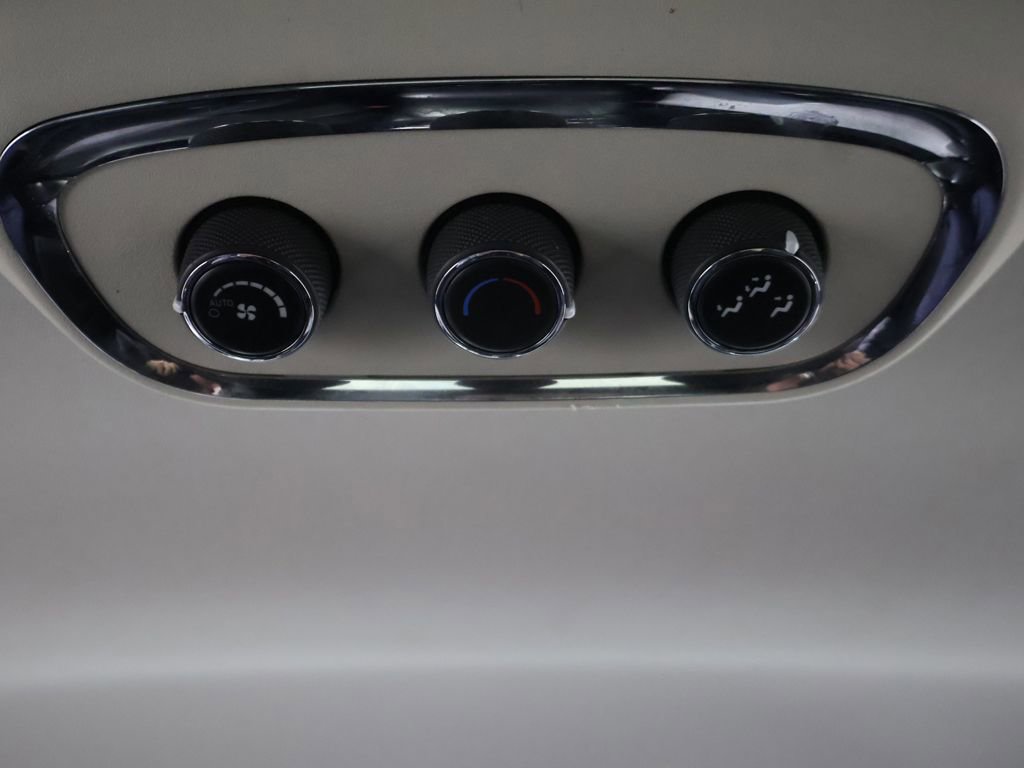 Used 2018 Dodge Durango SXT image 41