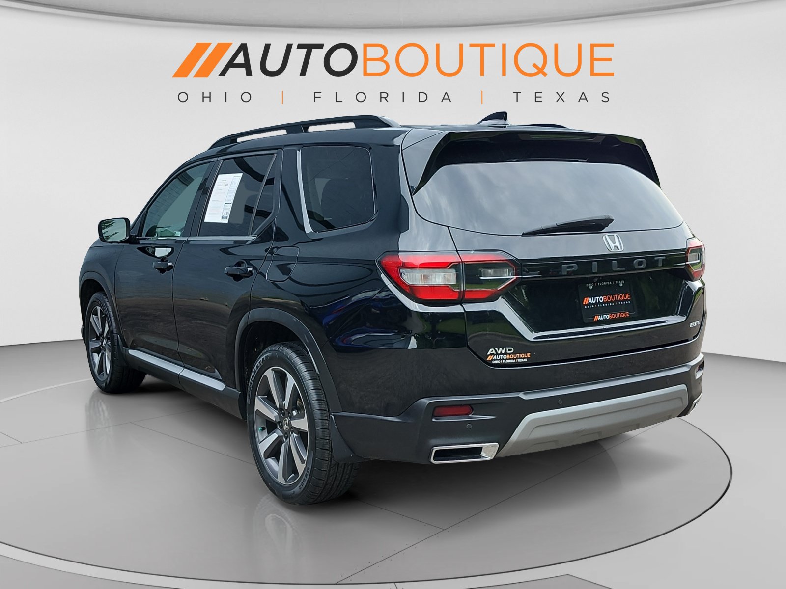 Used 2023 Honda Pilot Elite image 3
