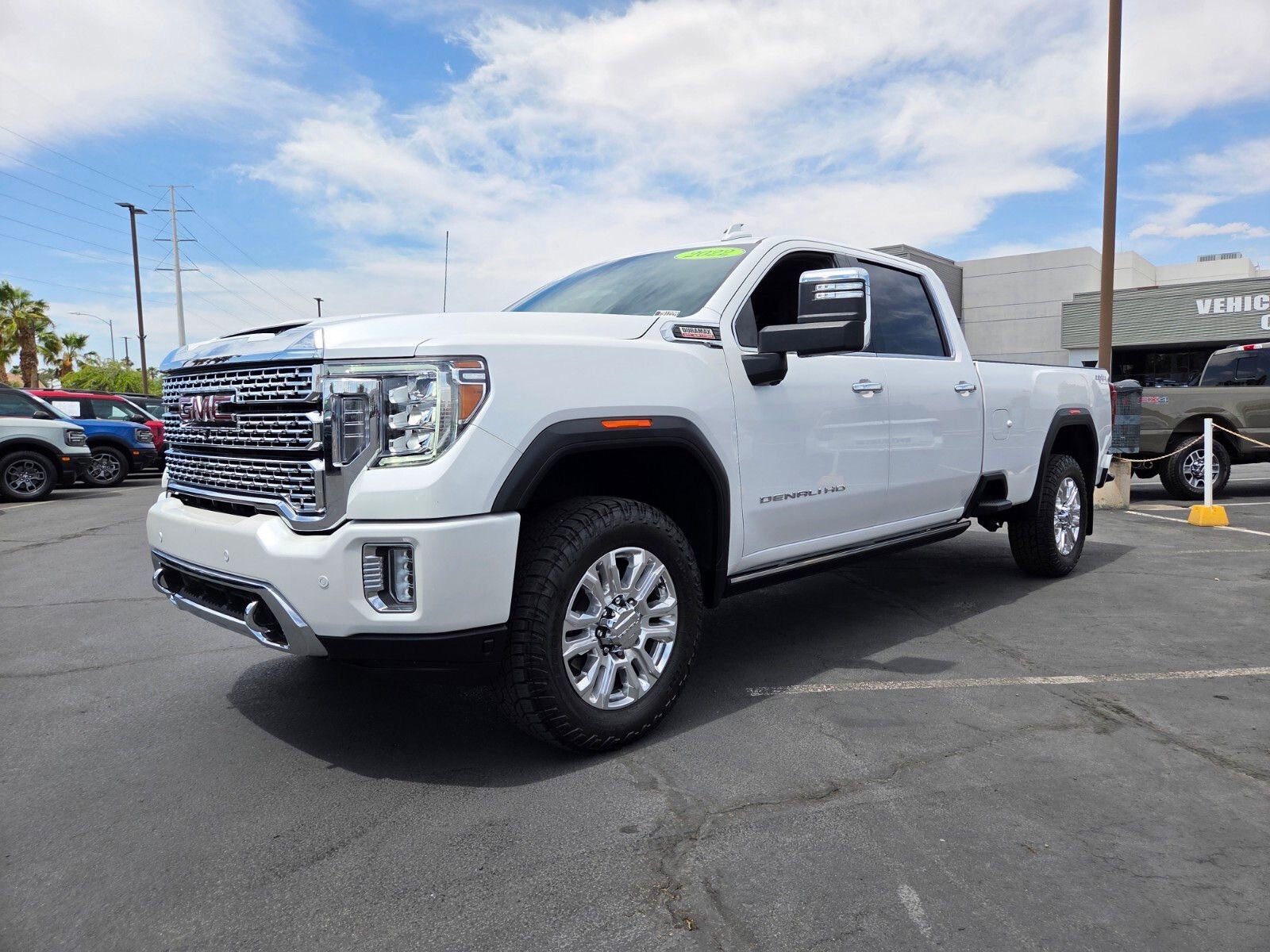 Used 2022 GMC Sierra 3500 Denali w/ Denali Ultimate Package AWD/4WD image 2