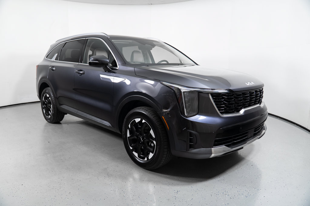Used 2025 Kia Sorento S AWD/4WD image 2