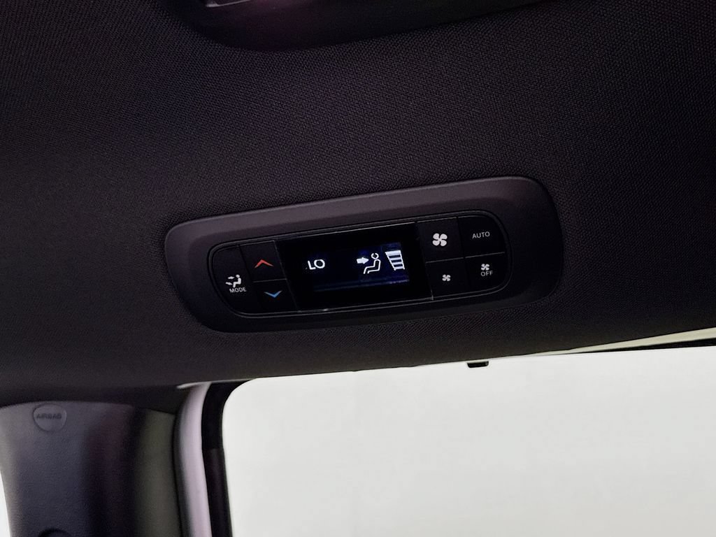 Used 2025 Chrysler Pacifica Select FWD image 24