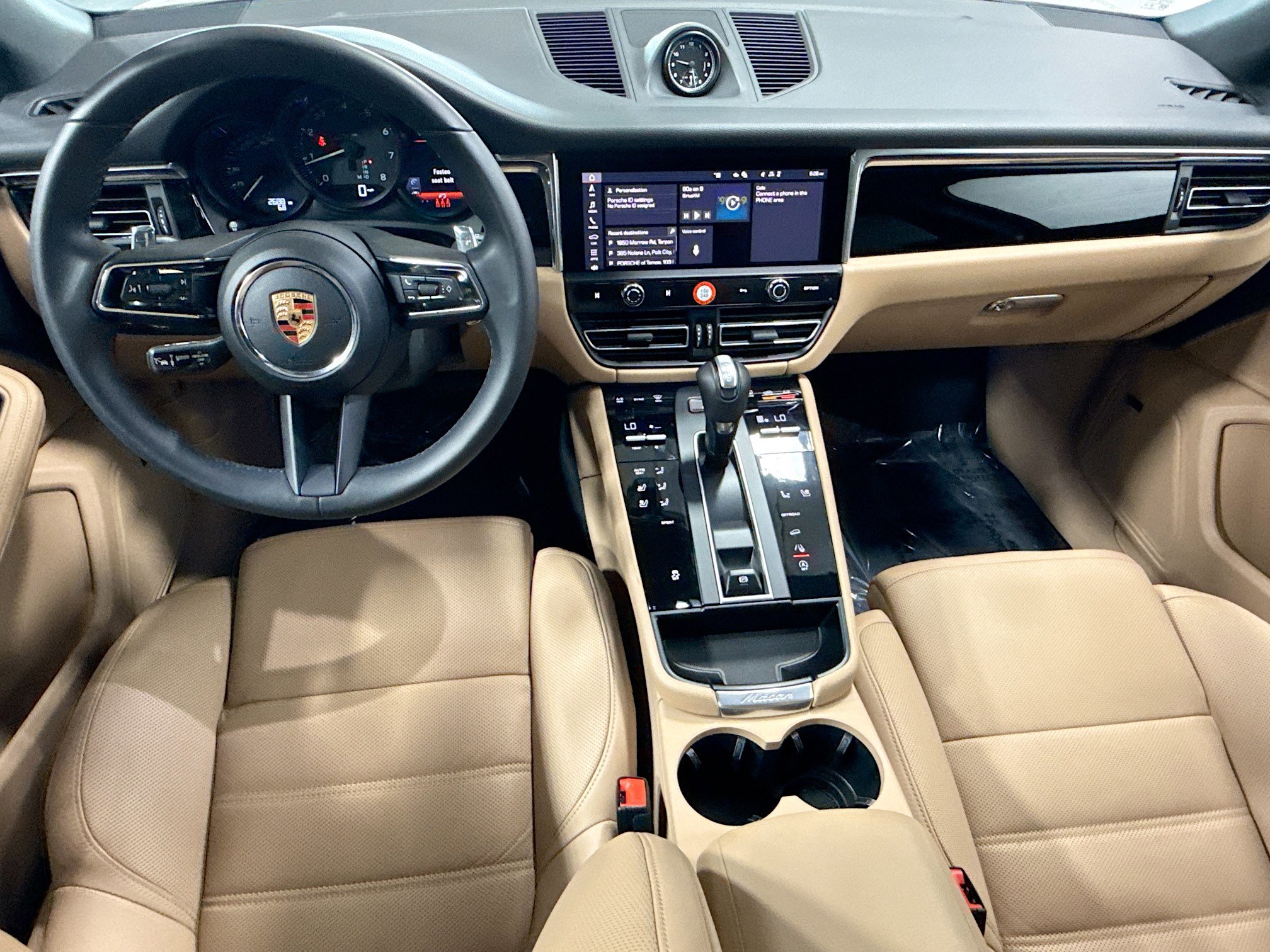 Certified 2026 Porsche Macan AWD/4WD image 16