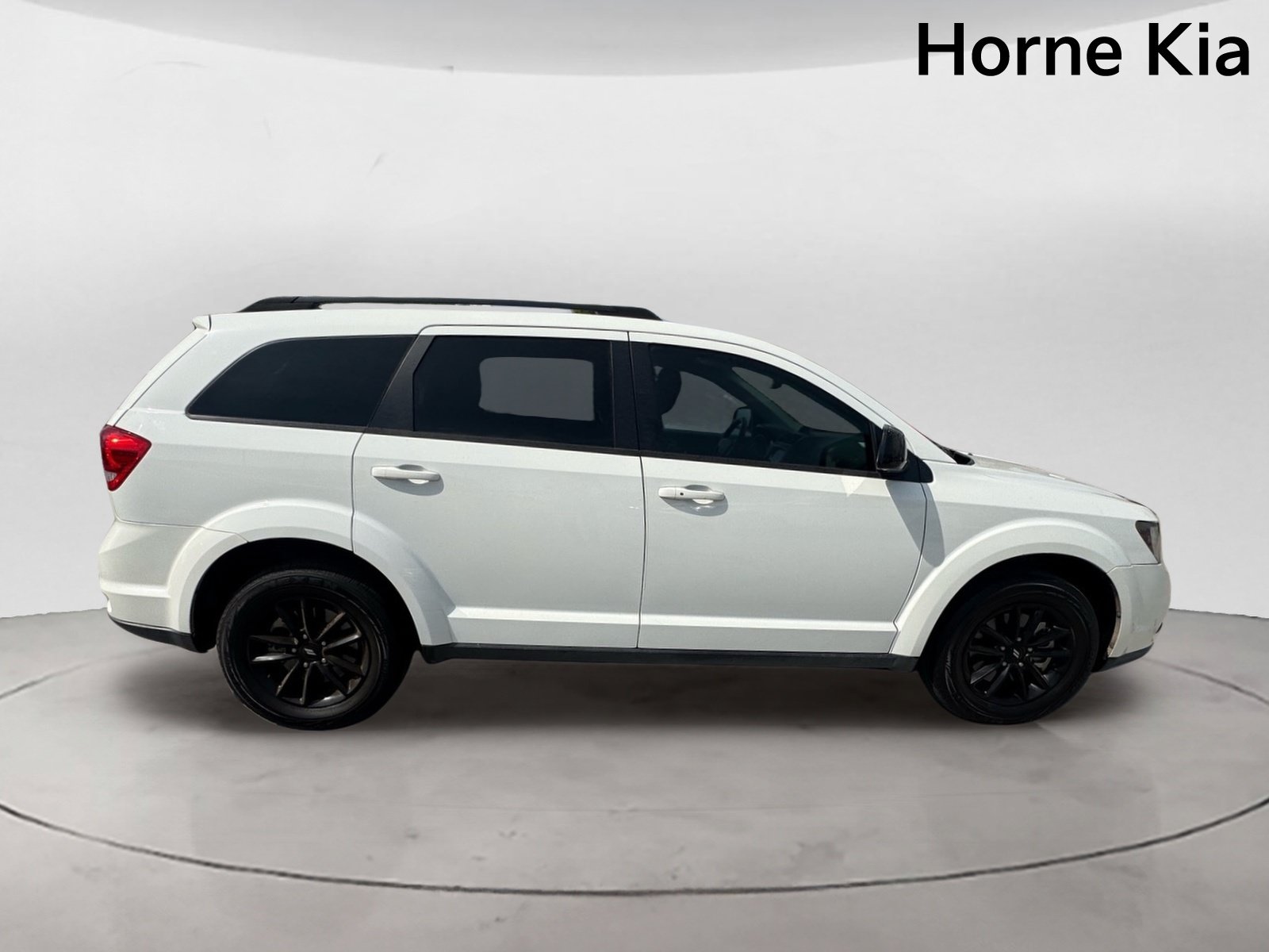 Used 2019 Dodge Journey SE FWD image 3