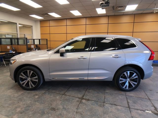 Used 2022 Volvo XC60 B5 Inscription image 4