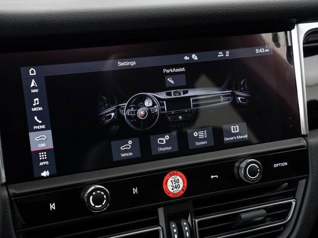 Certified 2025 Porsche Macan image 18