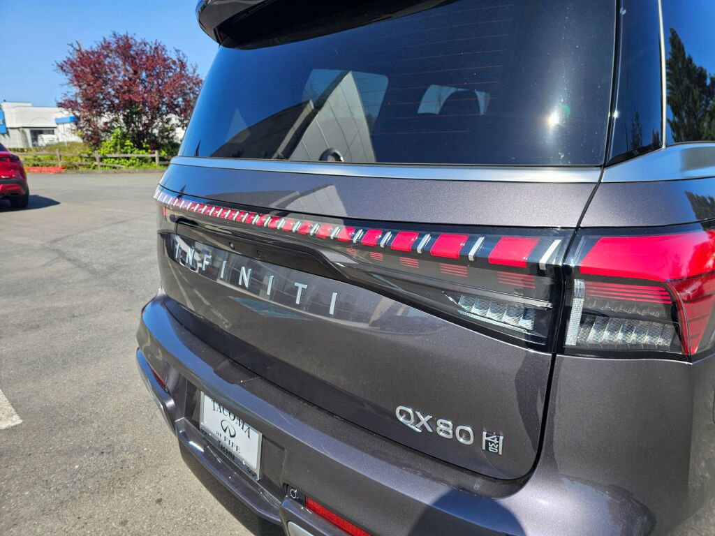 New 2025 INFINITI QX80 Pure image 11