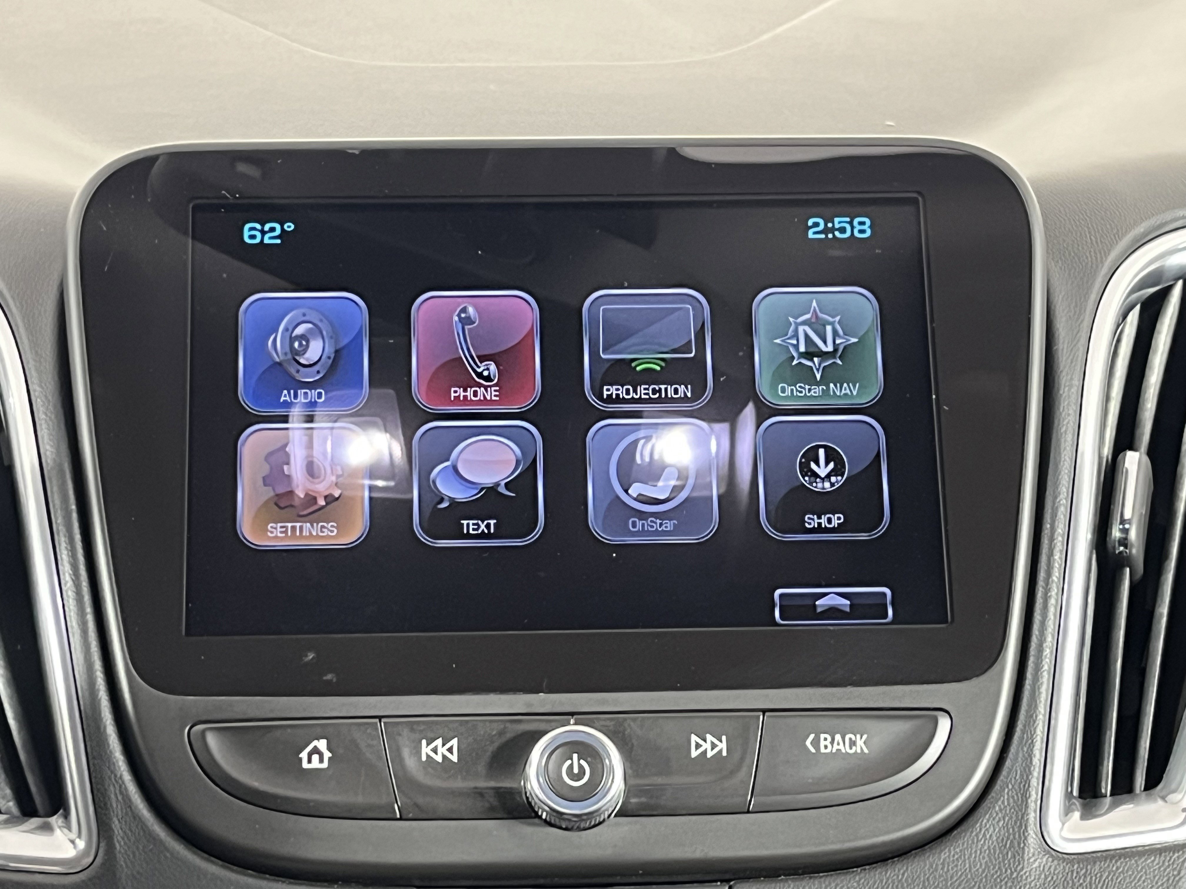 Used 2017 Chevrolet Malibu LT FWD image 15