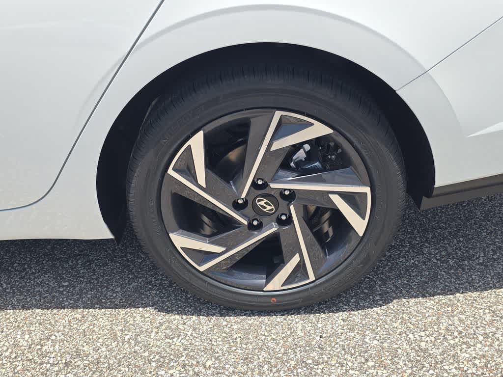 New 2026 Hyundai Elantra Limited FWD image 14
