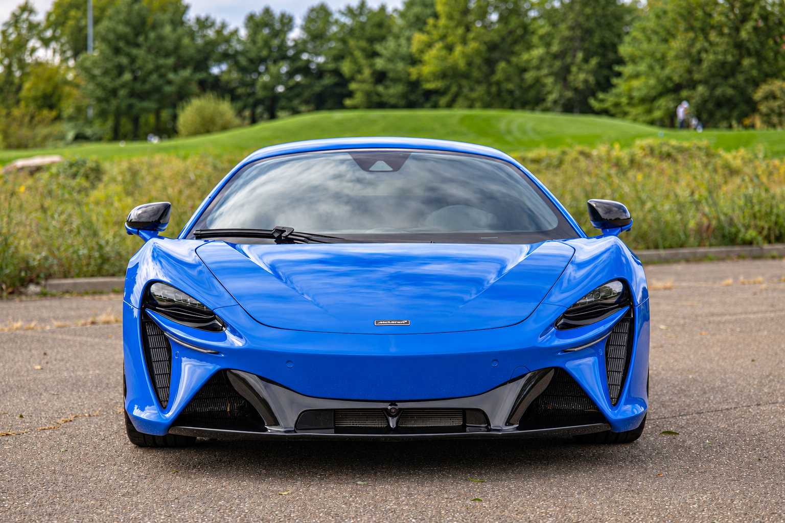 Used 2024 McLaren Artura RWD image 2