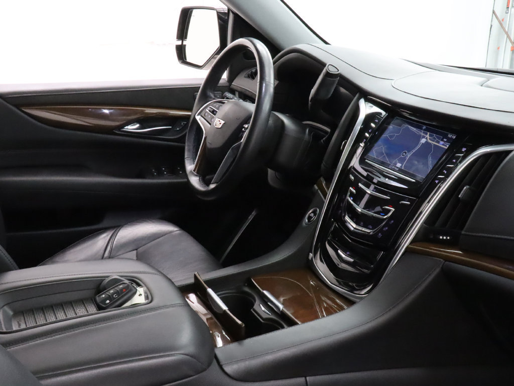 Used 2020 Cadillac Escalade Luxury w/ Escalade Sport Edition RWD image 27