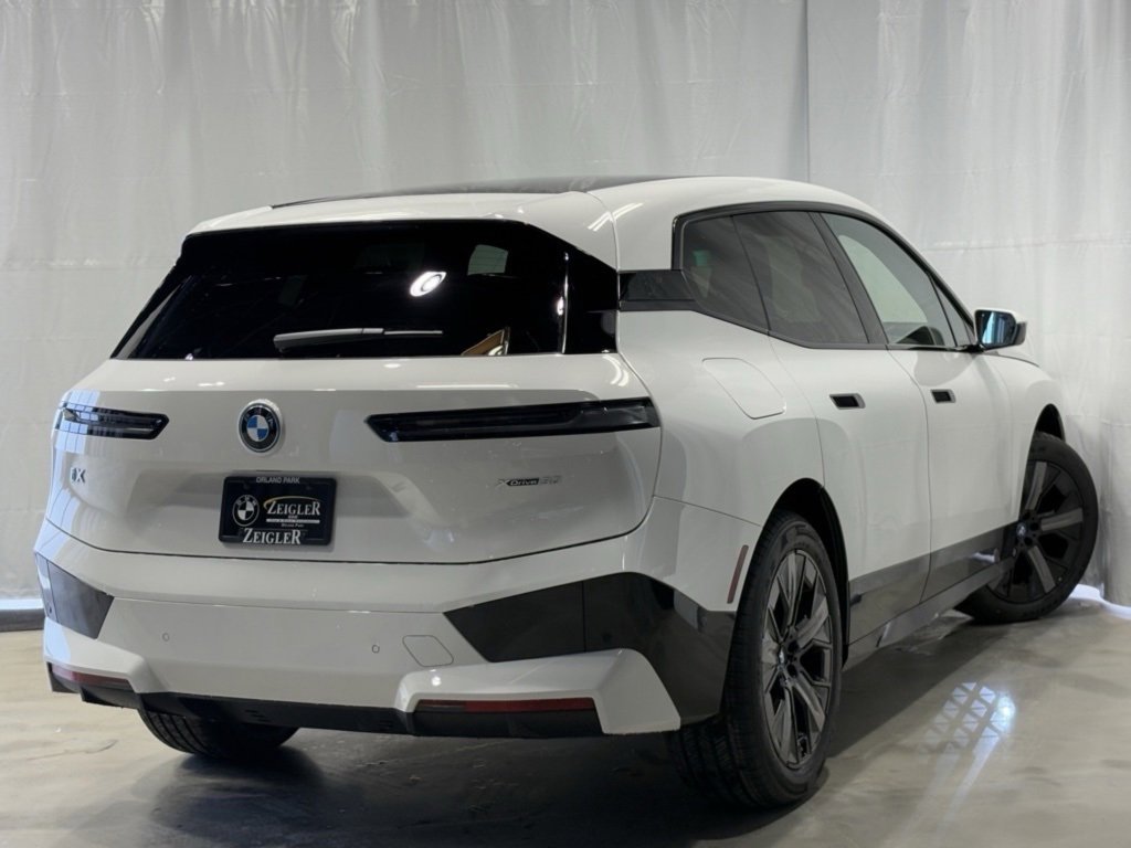 Used 2025 BMW iX xDrive50 w/ Sport Package image 6
