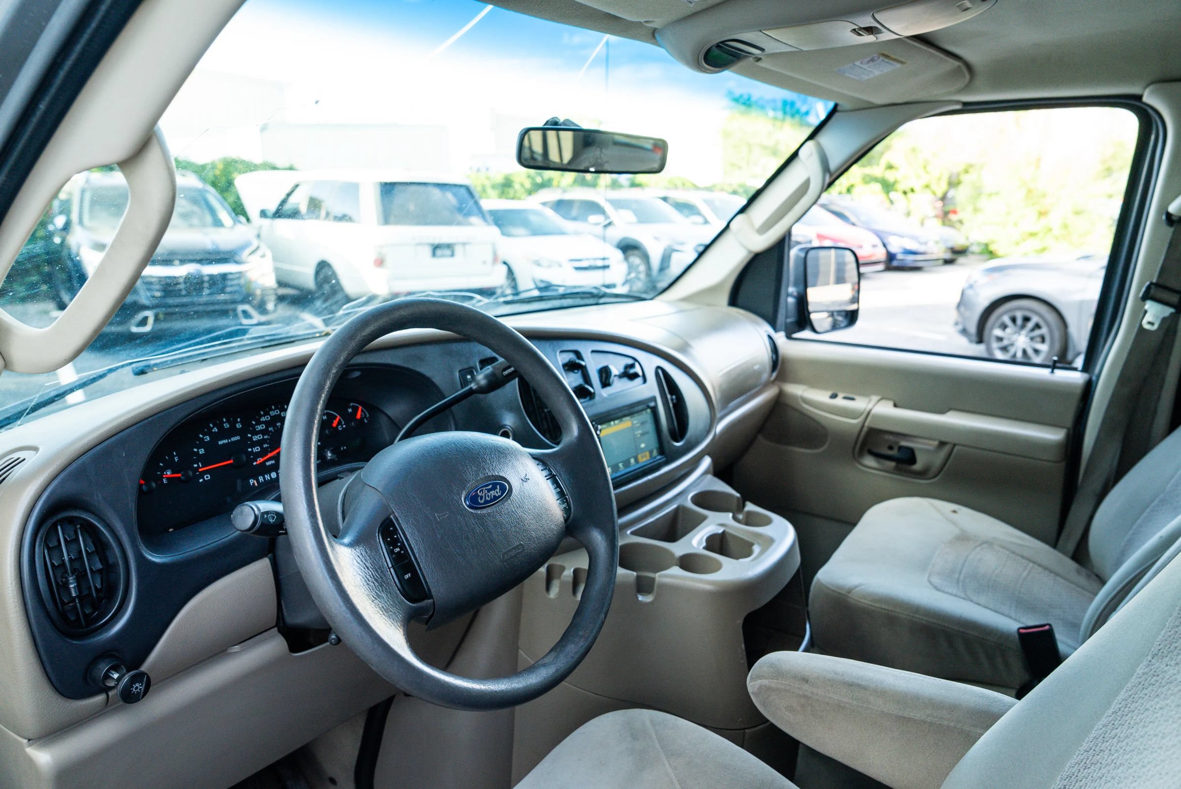 Used 2006 Ford E-350 and Econoline 350 XL RWD image 14