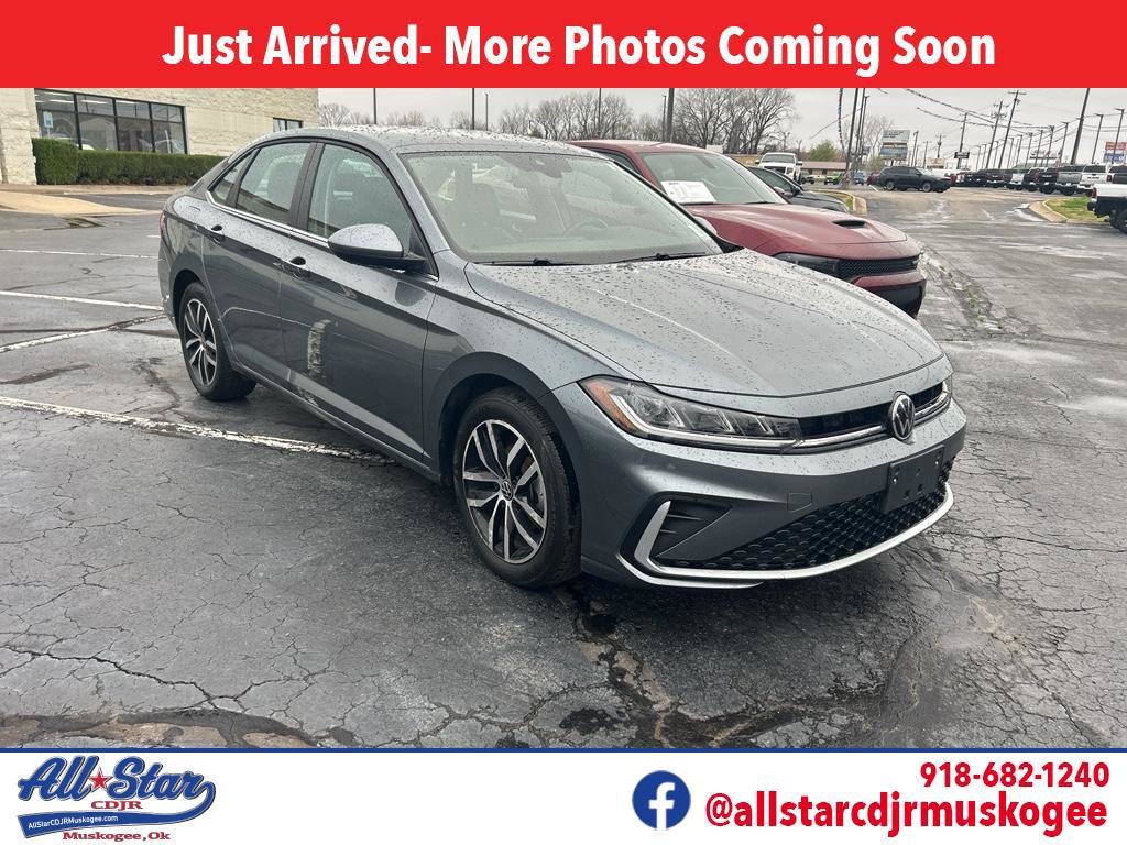 Used 2025 Volkswagen Jetta SE