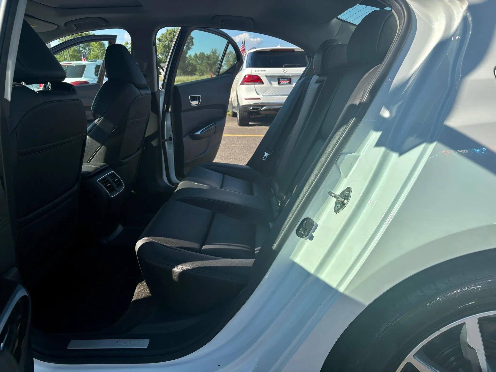 Used 2018 Acura TLX image 17