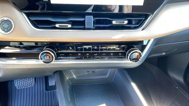 New 2026 Chevrolet Equinox ACTIV w/ LPO, Floor Liner Package image 18