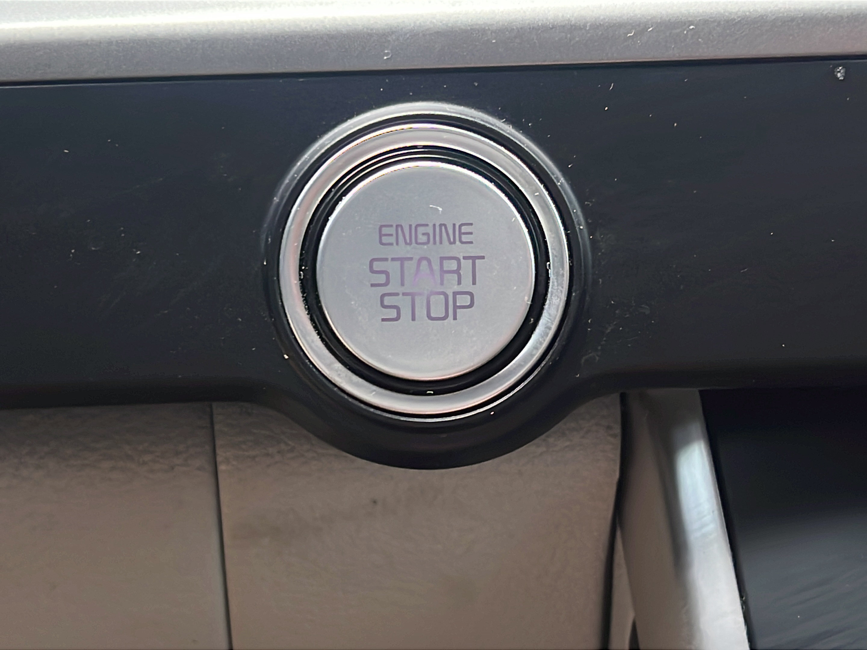 Used 2023 Kia Carnival LX FWD image 25