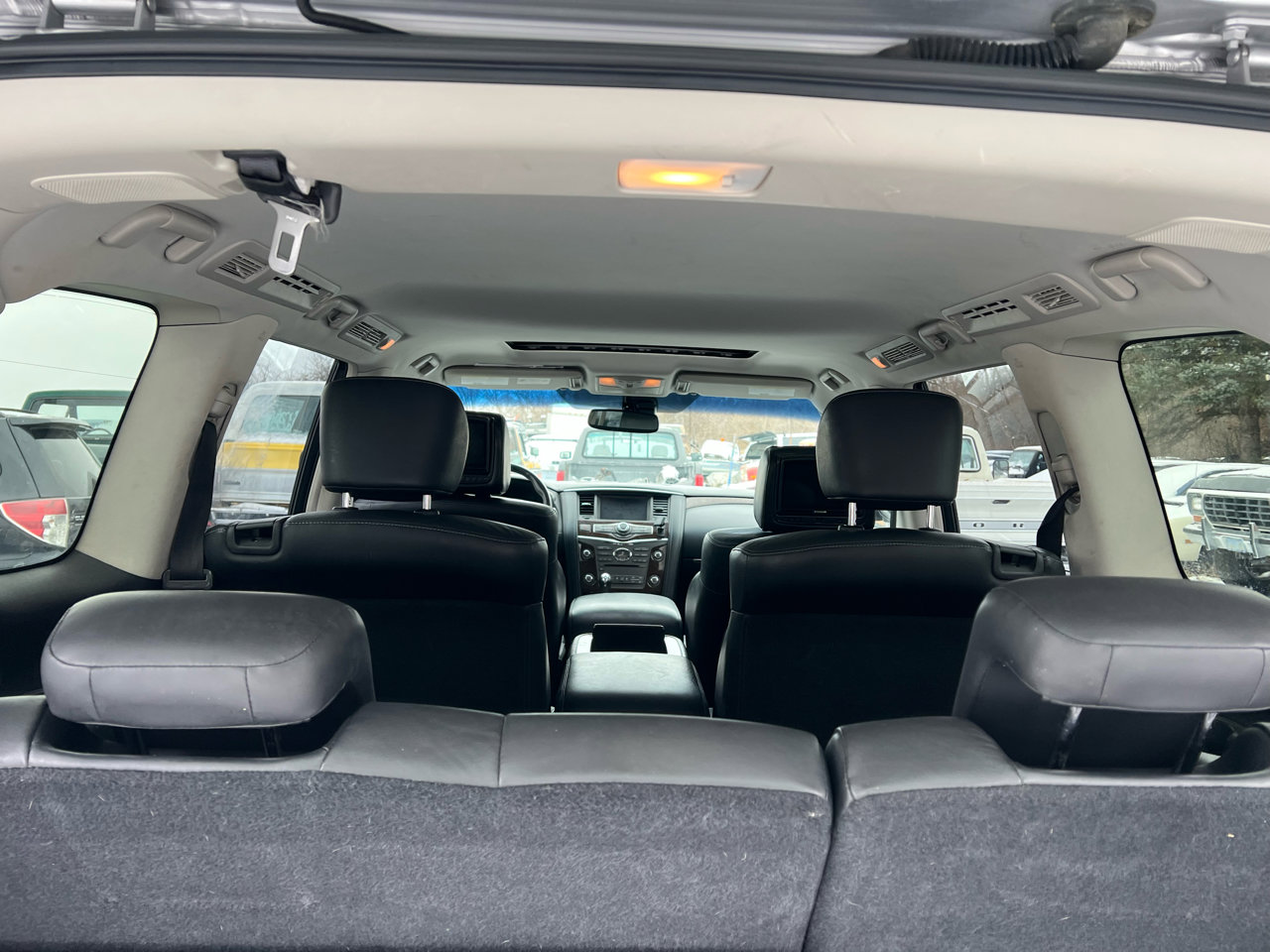 Used 2016 INFINITI QX80 4WD w/ Driver's Assistance Package image 11