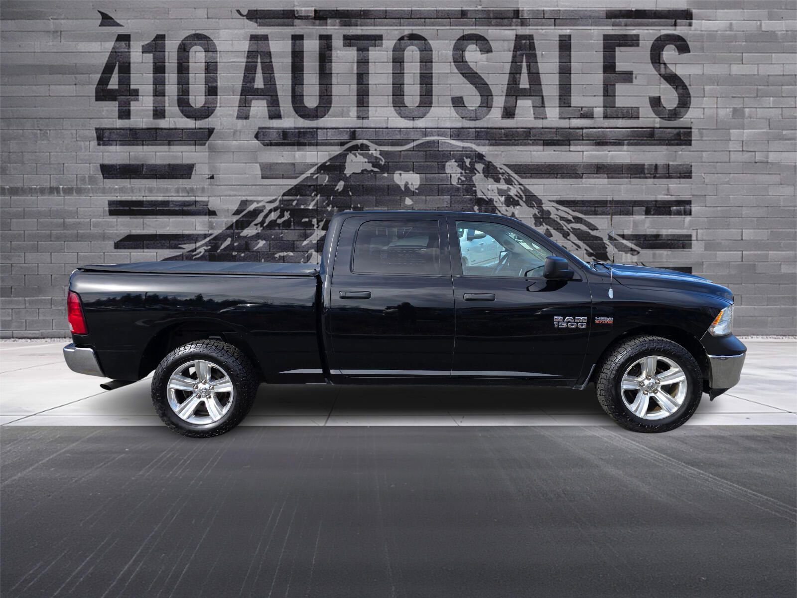 Used 2013 RAM 1500 ST w/ SXT Appearance Group AWD/4WD image 2