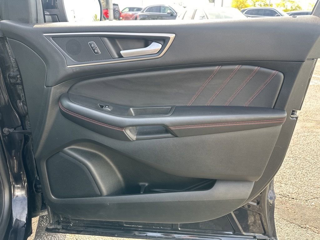 Used 2023 Ford Edge ST-Line w/ Class II Trailer Tow Package AWD/4WD image 21