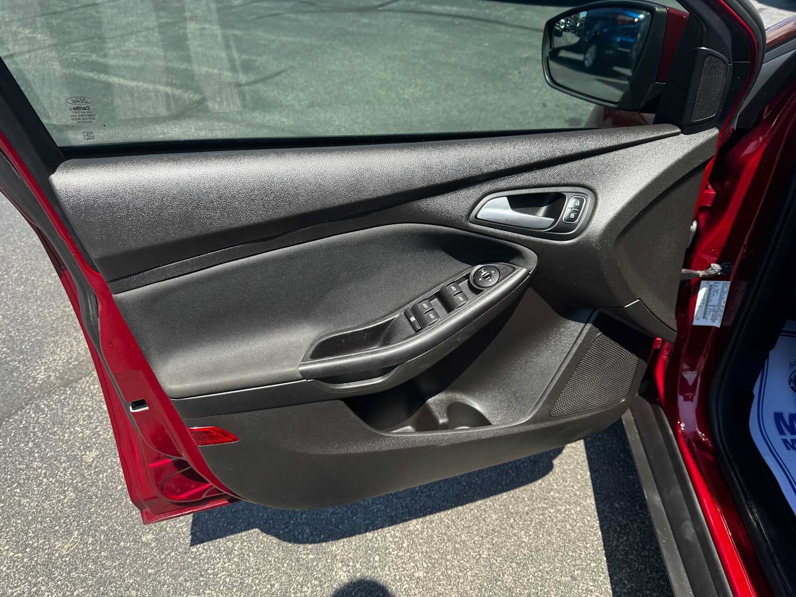 Used 2016 Ford Focus SE w/ SE Power Seat Package FWD image 15