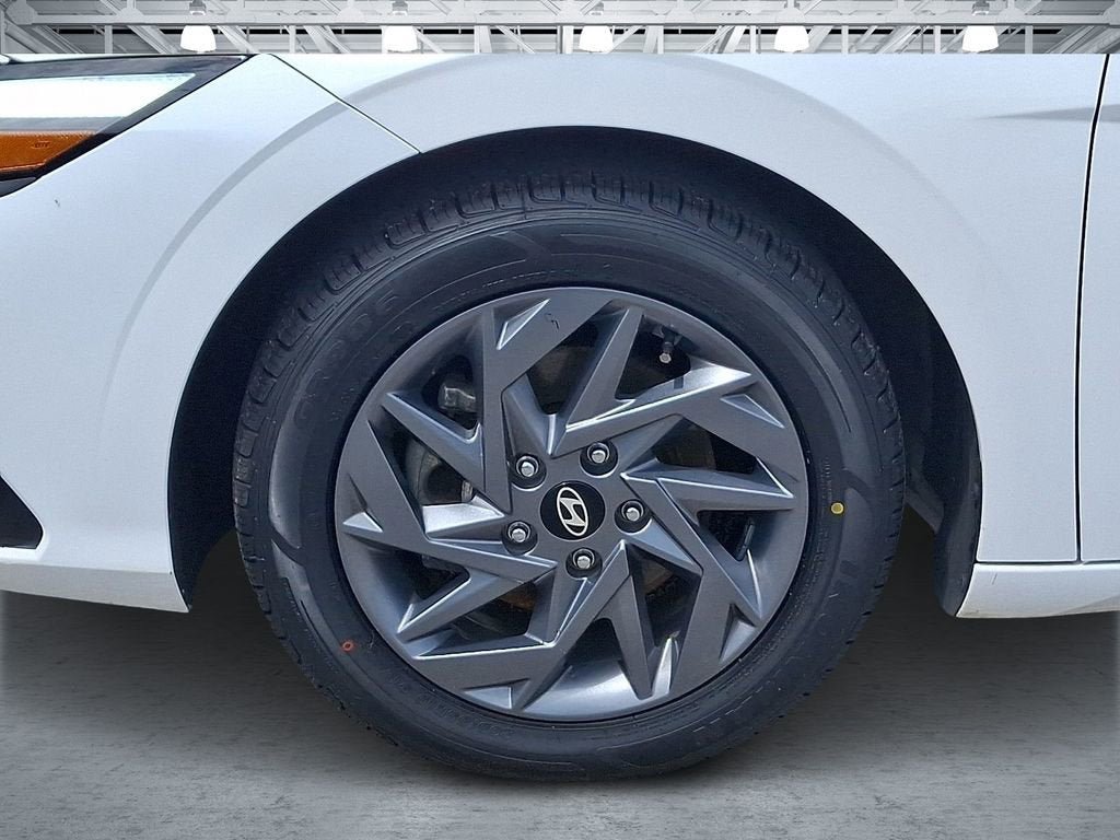 Used 2024 Hyundai Elantra SEL FWD image 10