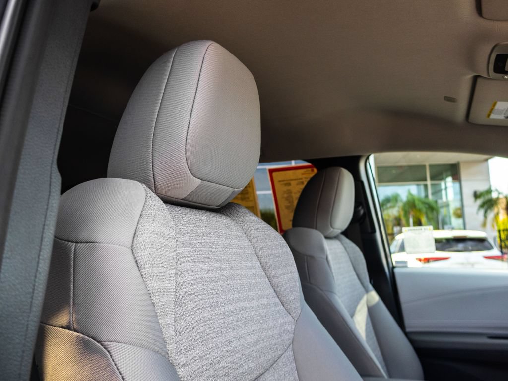 Used 2026 Toyota Sienna LE AWD/4WD image 19