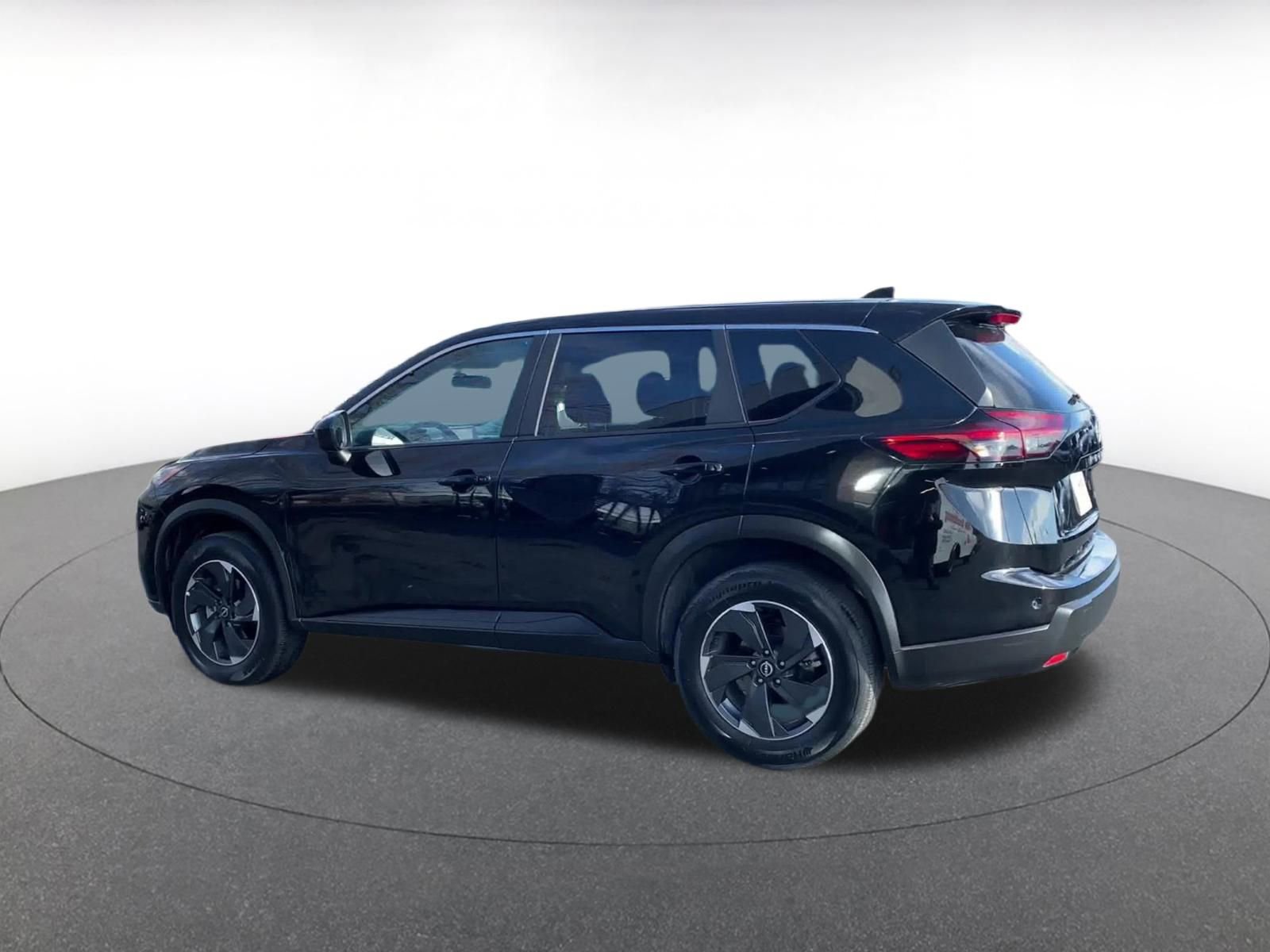 Used 2025 Nissan Rogue SV image 10