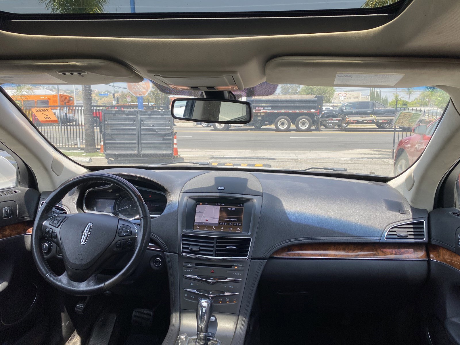 Used 2019 Lincoln MKT AWD image 22