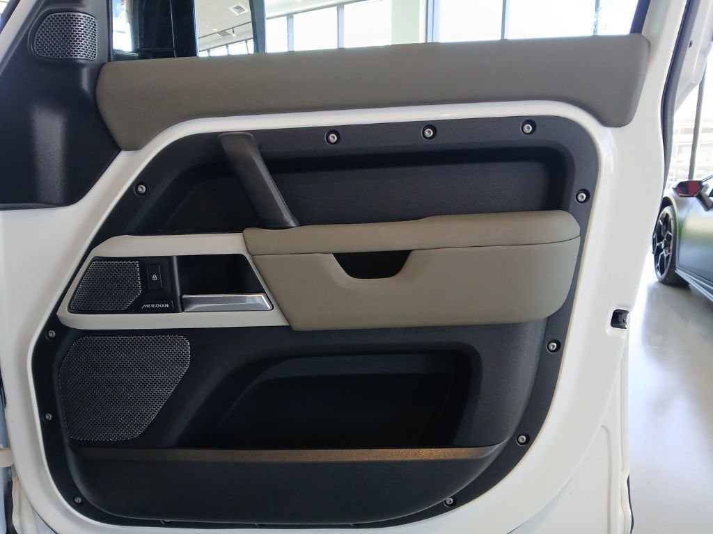 Used 2024 Land Rover Defender 110 S image 27