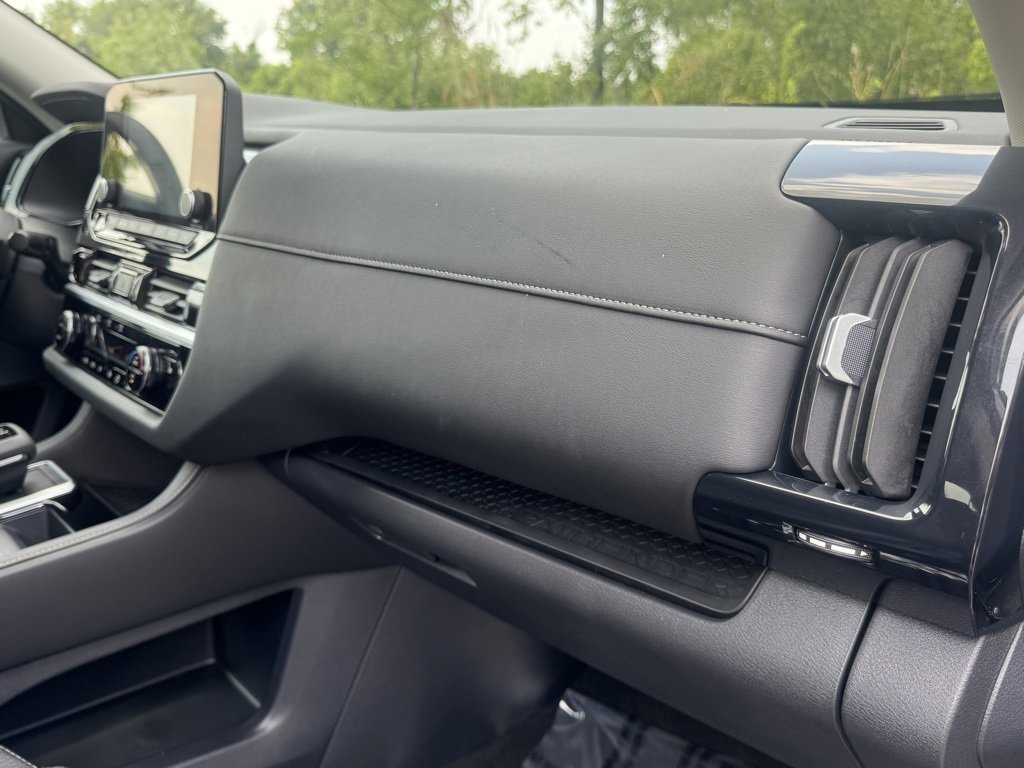 Certified 2025 Nissan Pathfinder SV w/ Black Appearance Package image 27