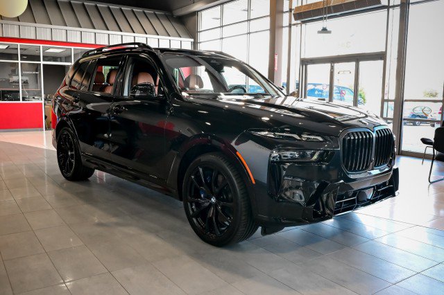 Used 2023 BMW X7 xDrive40i w/ Executive Package image 3