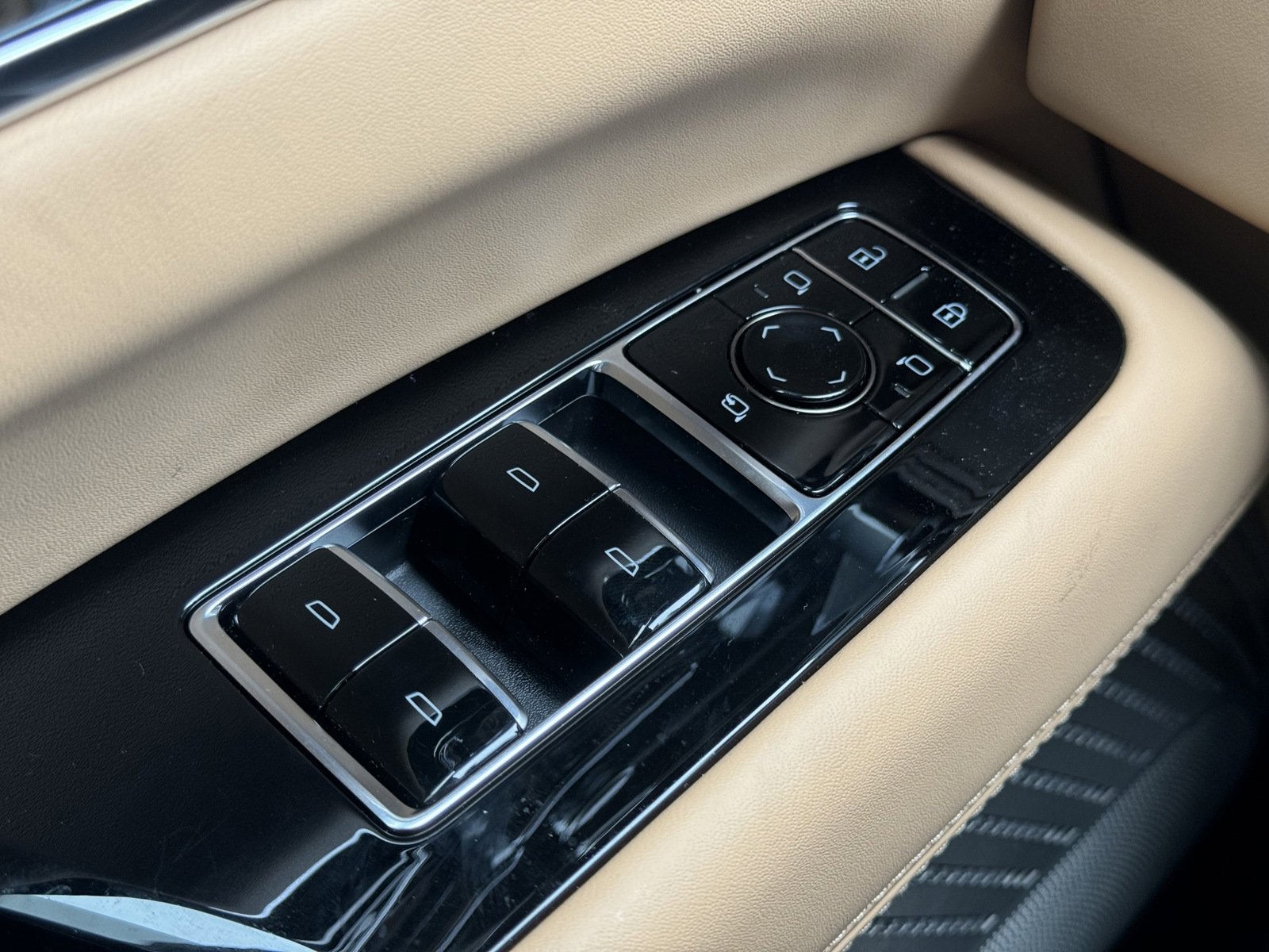 New 2025 Cadillac Escalade IQ Sport 2 w/ LPO, ONYX Package image 31