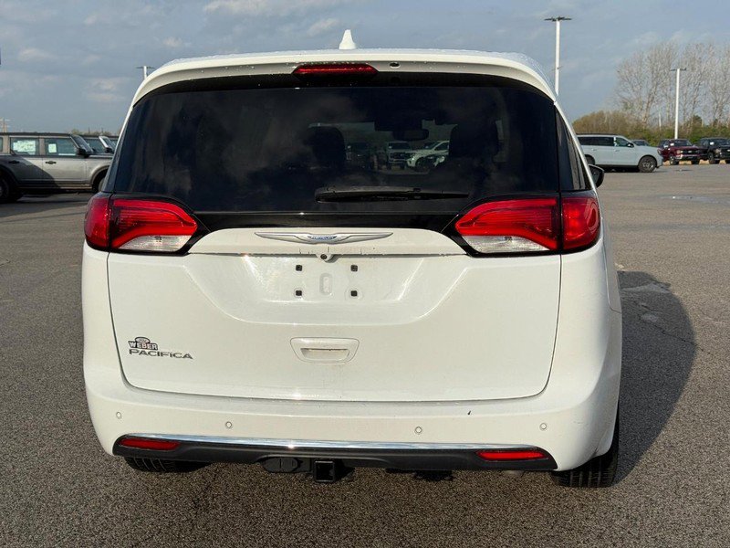 Used 2017 Chrysler Pacifica Touring Plus image 4
