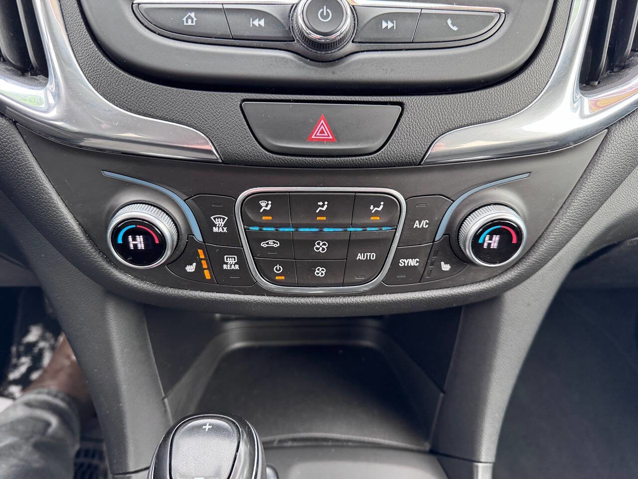 Used 2018 Chevrolet Equinox LT image 13