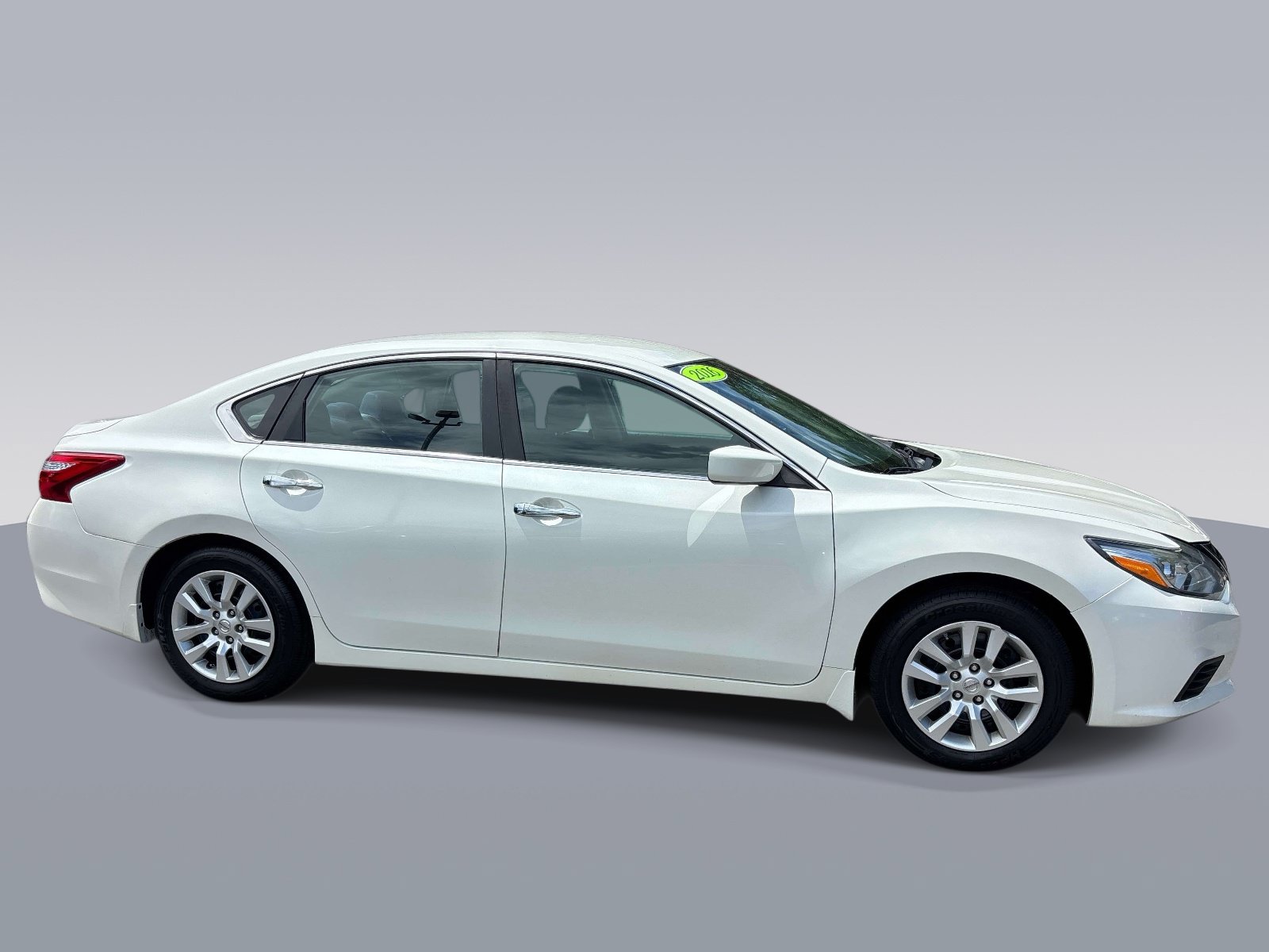 Used 2016 Nissan Altima 2.5 S w/ Power Driver Seat Package FWD image 2