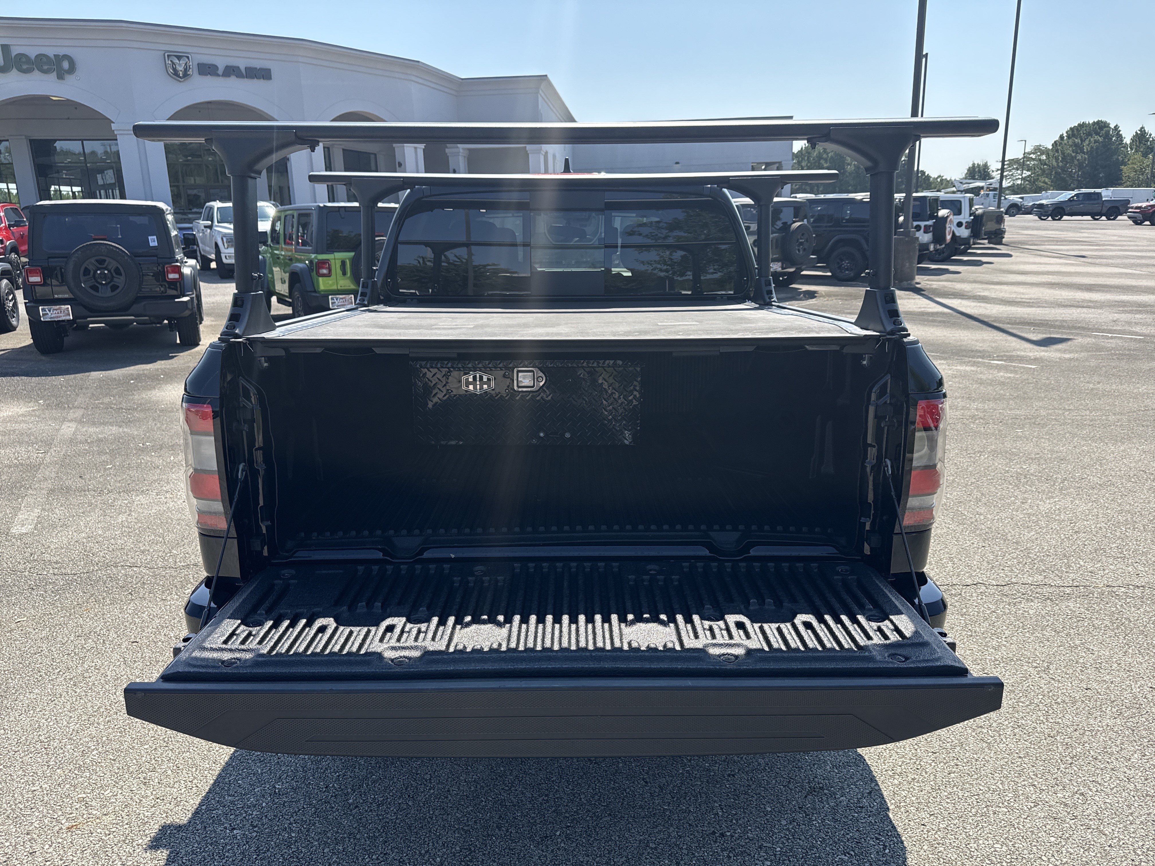 Used 2025 Nissan Frontier PRO-4X AWD/4WD image 18