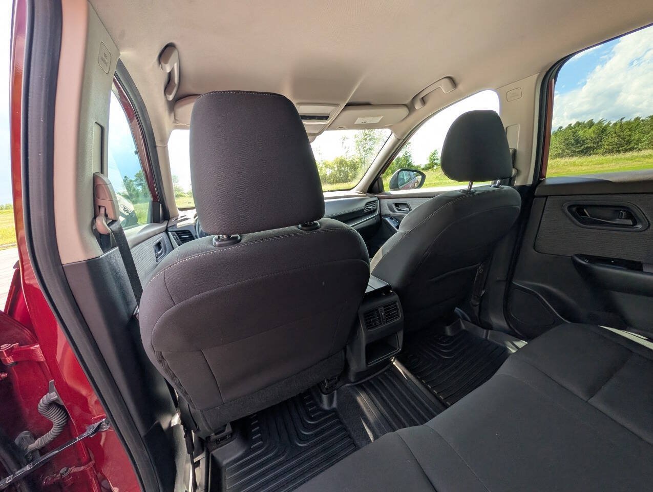 Used 2023 Nissan Rogue S AWD/4WD image 13