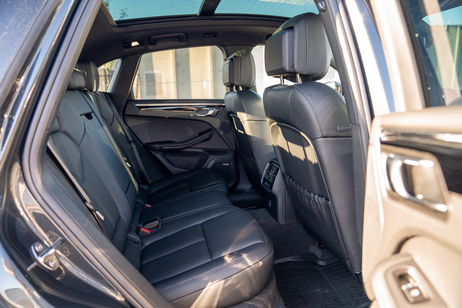 New 2026 Porsche Macan AWD/4WD image 25