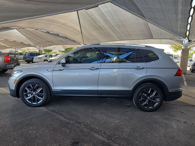 Used 2023 Volkswagen Tiguan SE w/ Panoramic Sunroof Package FWD image 10